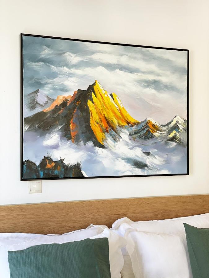 Apartment Mountain View